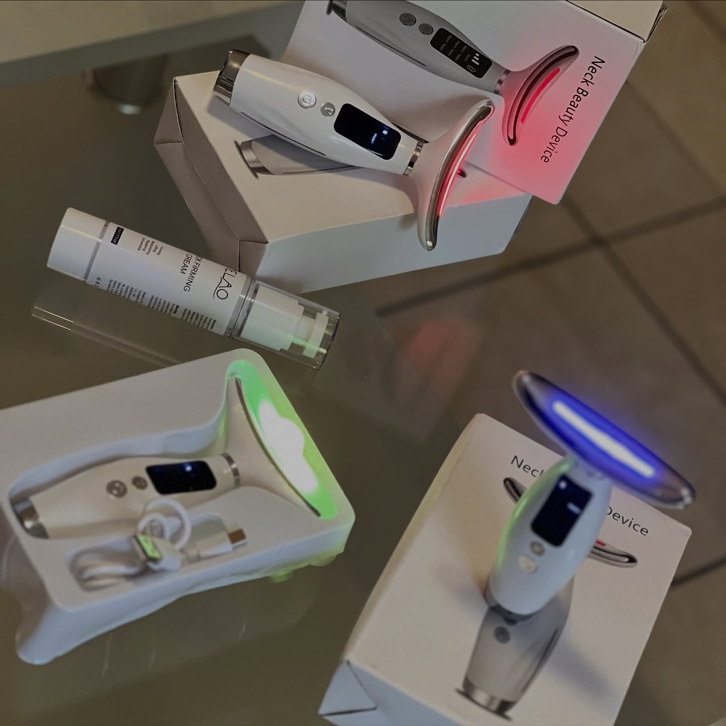 Reafirmador facial y cuello microfrecuencial con tecnologia LED